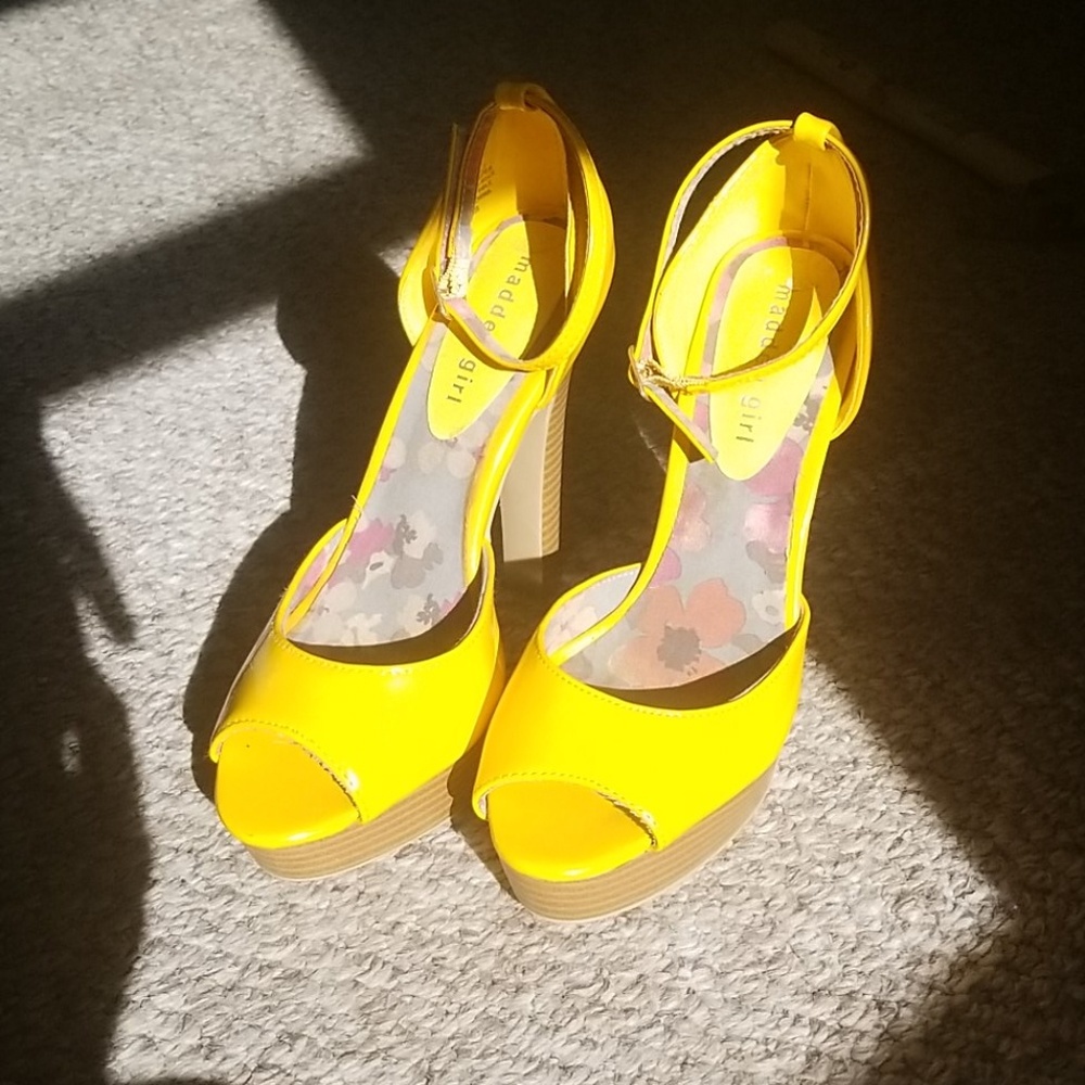 Beautiful summer yellow heels